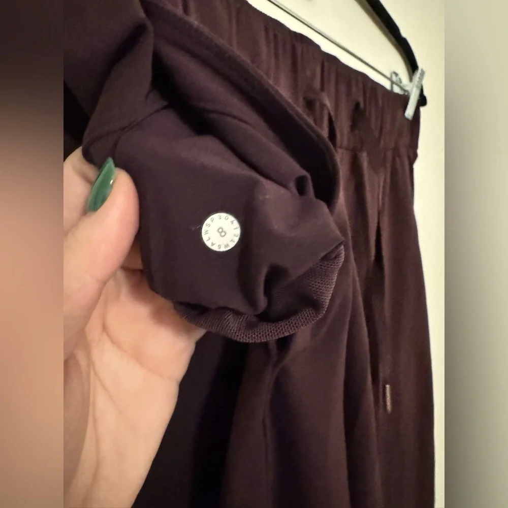 Lululemon Womens Keep Moving Pant Jogger Cassis Maroon Size 8 Ankle EUC